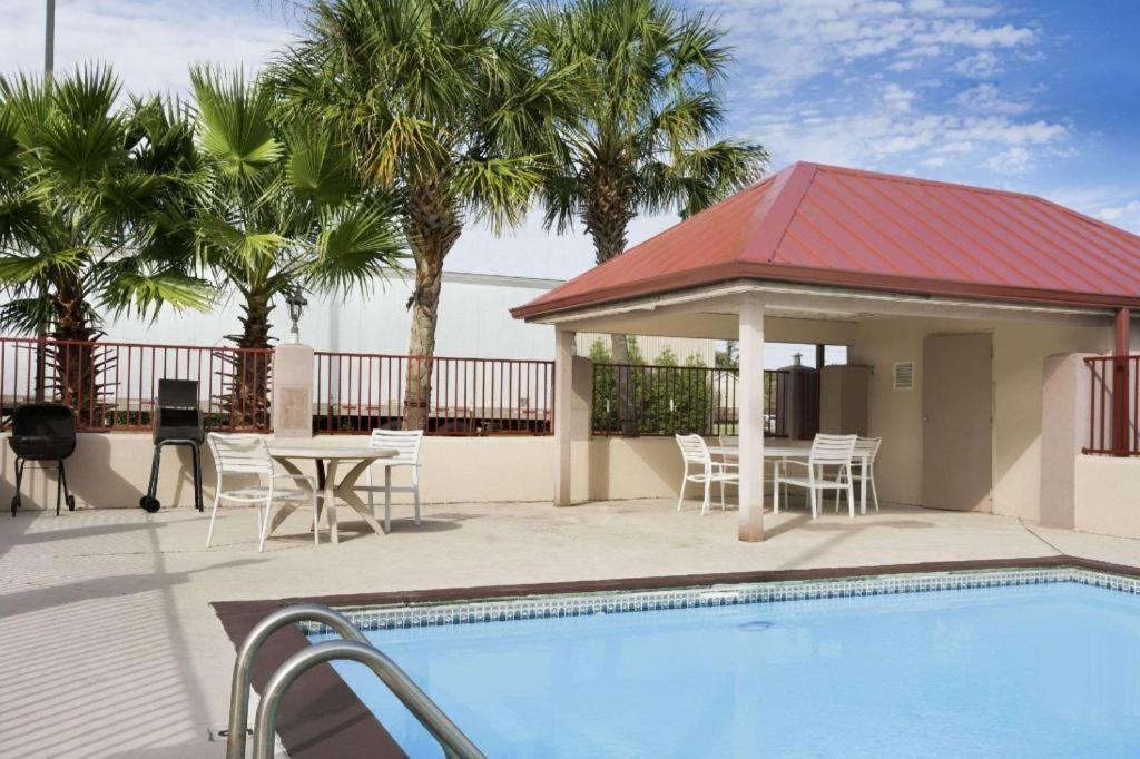 מלון Super 8 By Wyndham Baton Rouge/I-12 מראה חיצוני תמונה